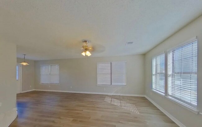 Building Photo - Amazing 3-Bedroom Home in Arlington