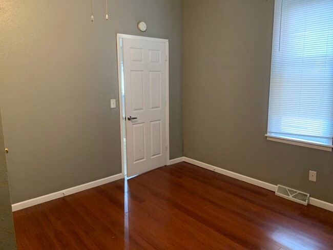 Building Photo - 603 E 22nd St