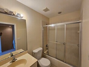 Building Photo - Spacious 3/2.5 Townhome