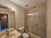 Building Photo - Spacious 3/2.5 Townhome
