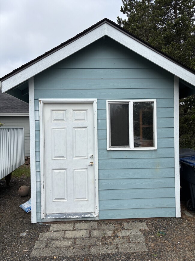 Building Photo - 905 Pacific Surf Ave SW