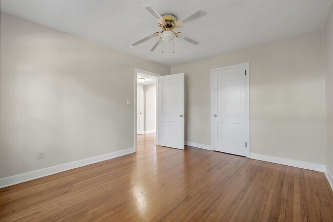 Building Photo - Charming Midtown Apartment