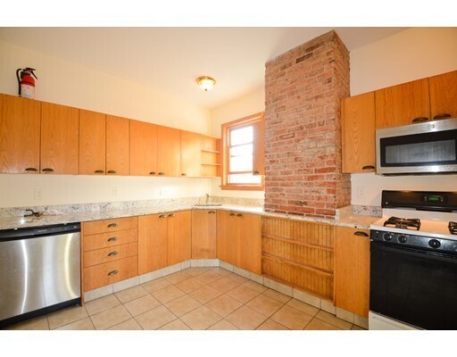Building Photo - 74 Aldie St