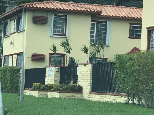 Building Photo - 661 SW 11th St