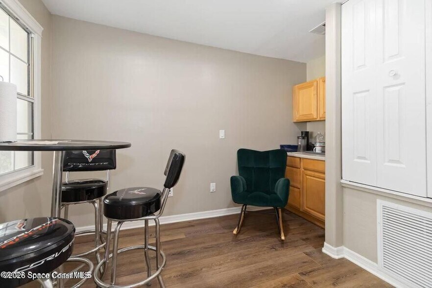 Building Photo - 1280 US-1