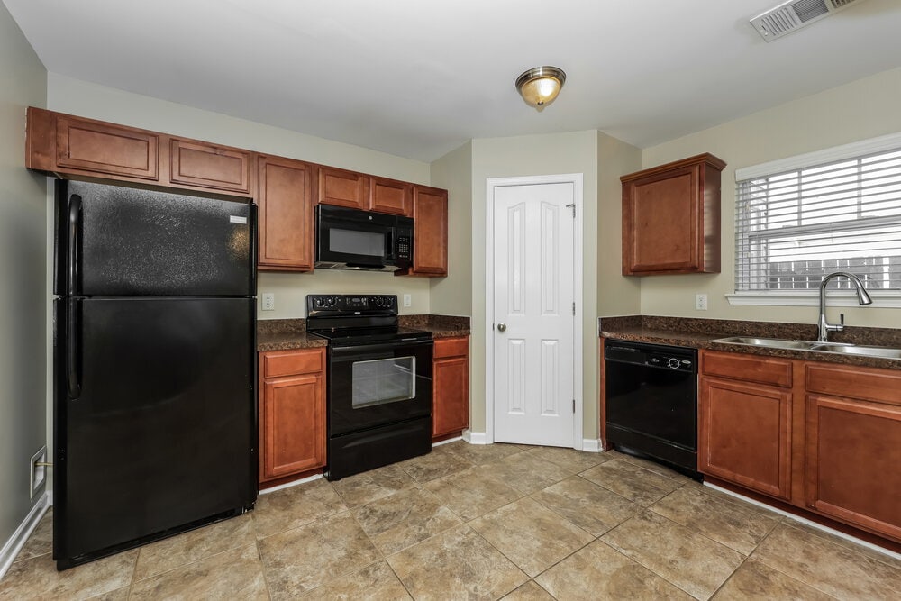 Building Photo - 8035 Logan Dr