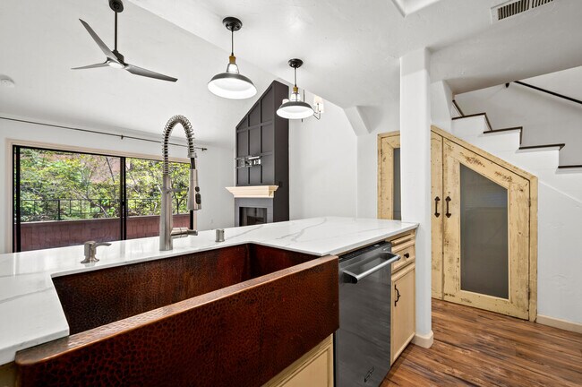 Building Photo - 2742 Pine Creek Cir