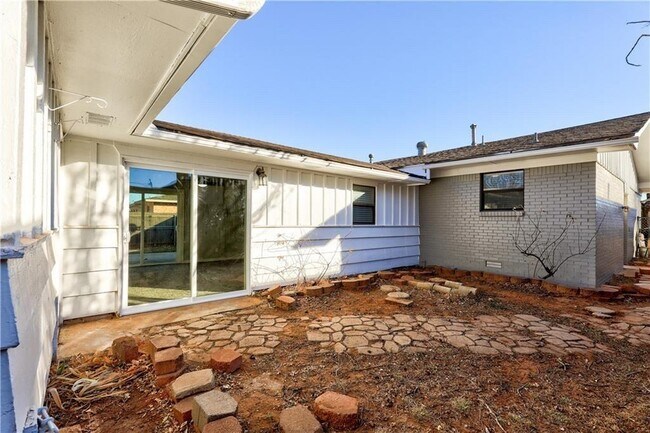 Building Photo - 3035 SE 20th St