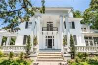 Building Photo - 602 E Victory Dr