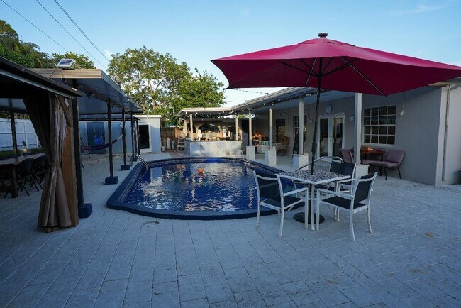 Building Photo - 448 Alemeda Dr