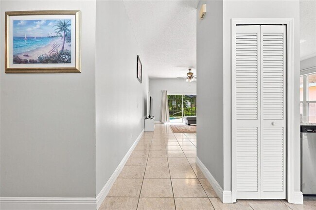 Building Photo - 2537 Chatham Cir