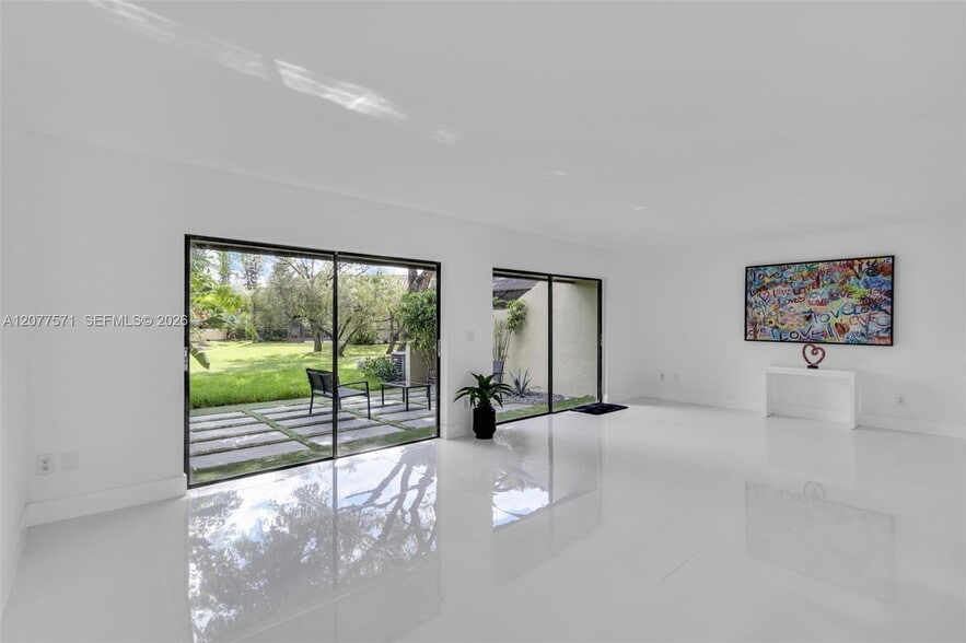 Building Photo - 3843 Alcantara Ave