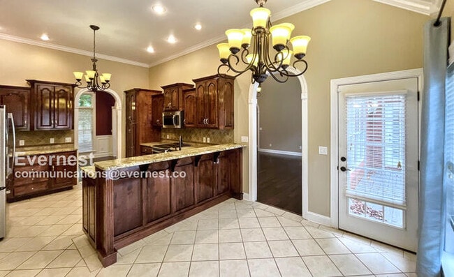 Building Photo - 607 Castle Dr