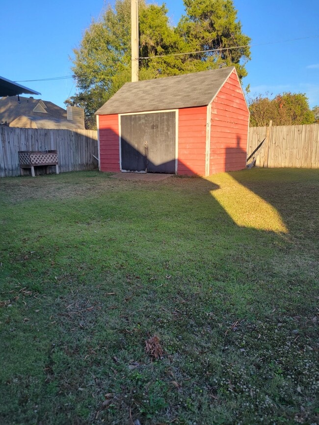 Building Photo - 2812 Maryland Cir W
