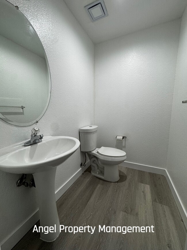 Building Photo - 1168 Oak Haven Way