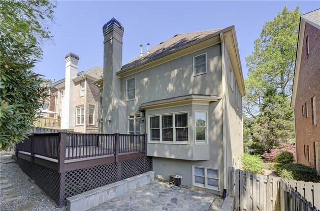 Building Photo - 2745 Lenox Rd NE