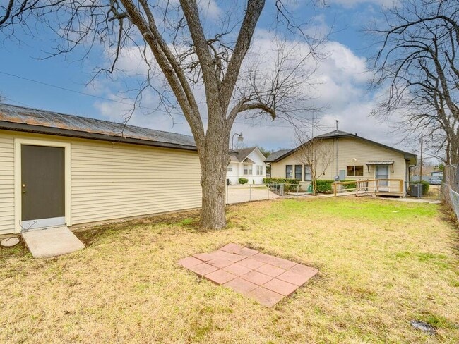 Building Photo - 916 Cecelia St