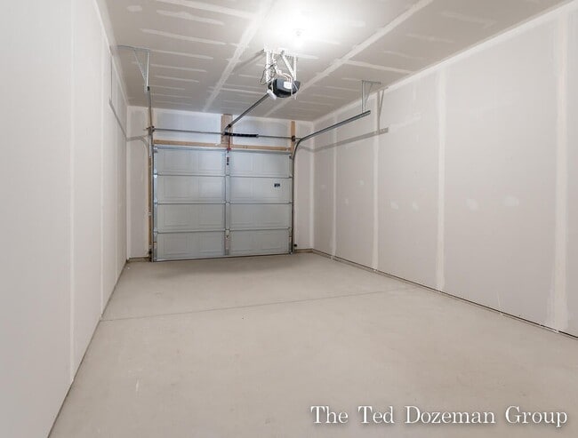 Building Photo - 13630 Signature Dr