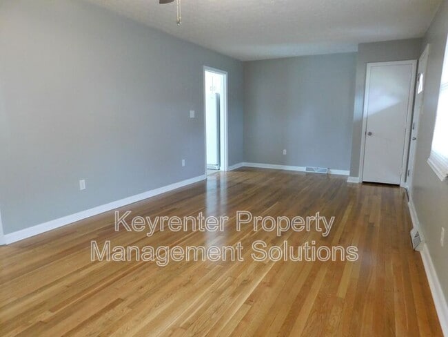 Building Photo - 2317 Cortland St