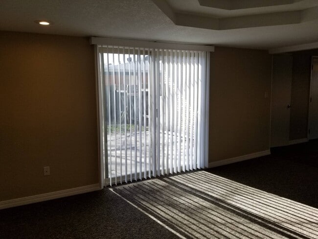 Building Photo - 3 Bedroom, 1 Bathroom Home with attached garage