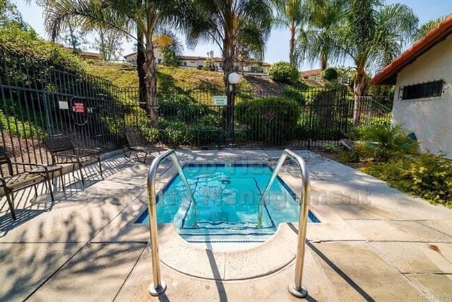 Building Photo - 3 Bedroom, 2 Bath Beautiful Carlsbad Home ...
