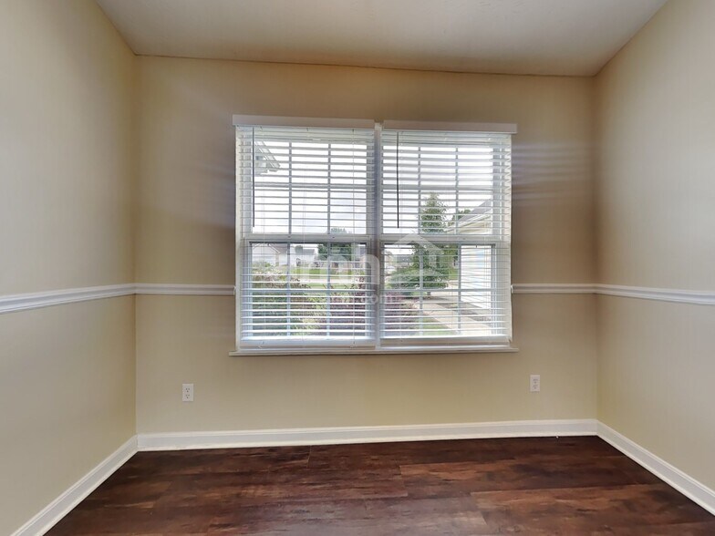 Building Photo - 8676 Sweetbriar Ct