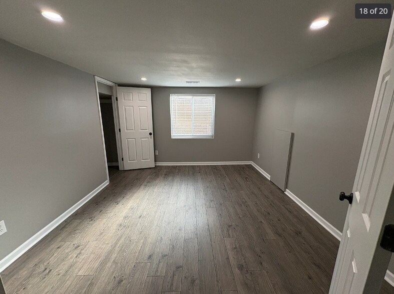 Building Photo - 3609 SW Harbor Cir