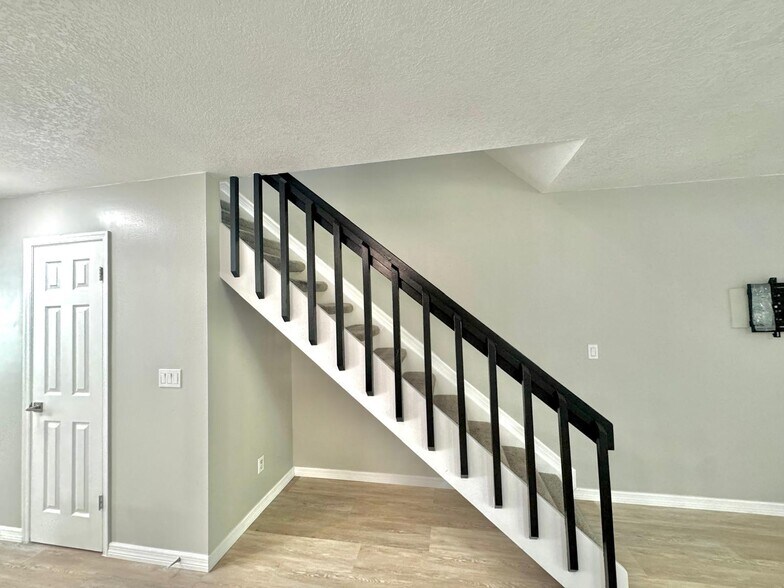 Building Photo - 16565 Brigadoon Dr