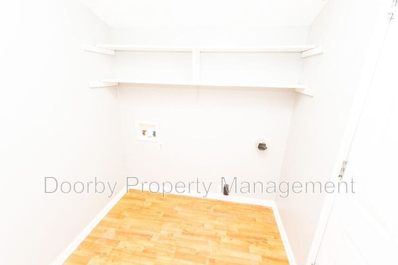 Building Photo - 901 Forest Dale Ln