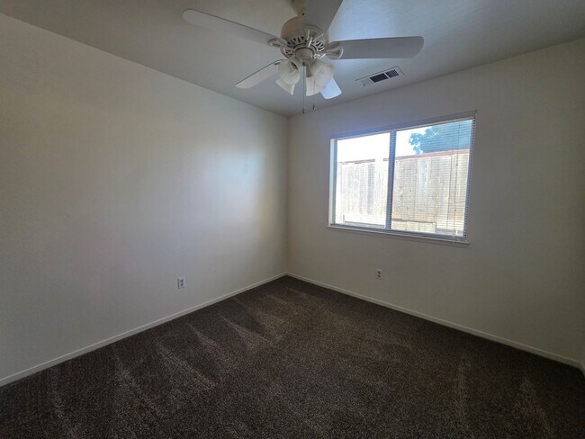 Building Photo - 1846 N Selina Ct