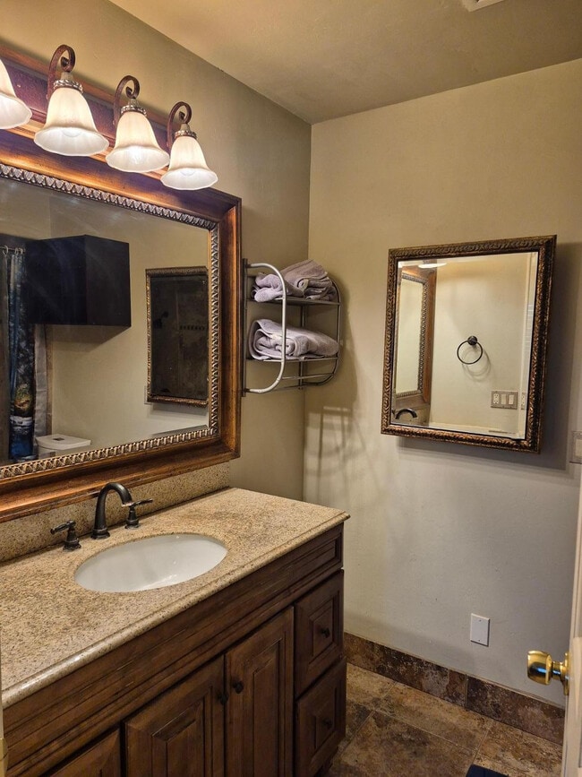 Building Photo - 6740 E Dixileta Dr