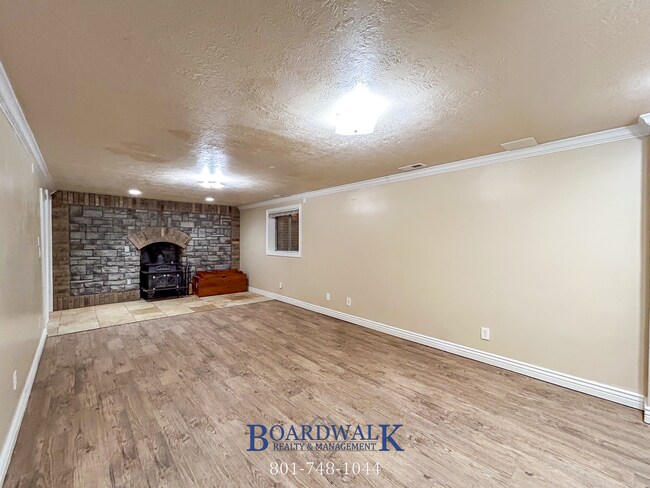 Building Photo - Great 5 Bed Now Available in Riverton