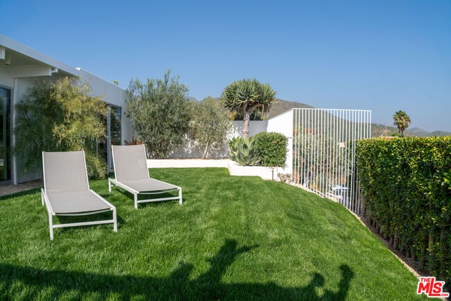 Building Photo - 1227 Tellem Dr