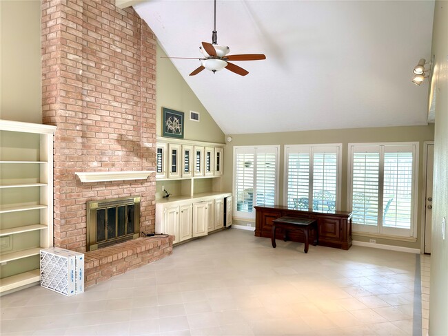 Building Photo - 14834 Charlmont Dr