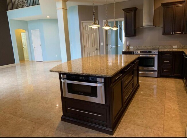 Building Photo - 8055 Glitter Ct