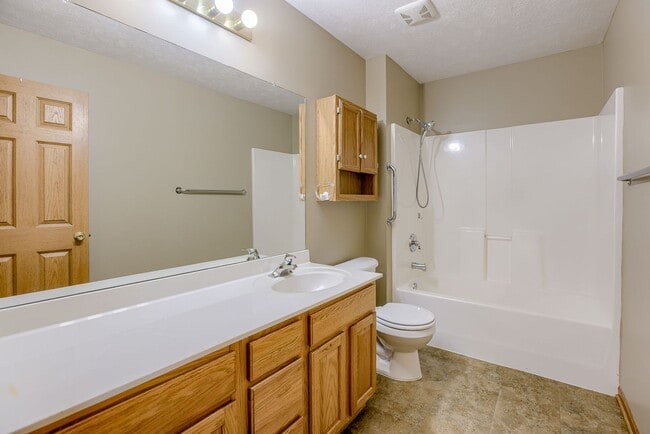 Building Photo - Spacious 4 Bedroom In Gretna!!