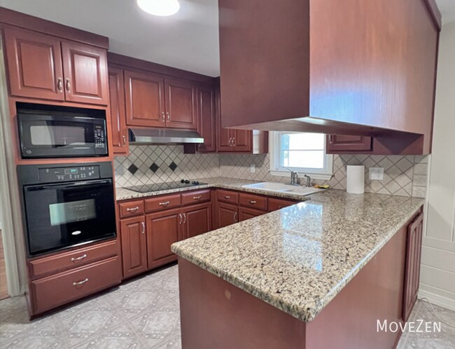Building Photo - 654 Meadowlark Dr