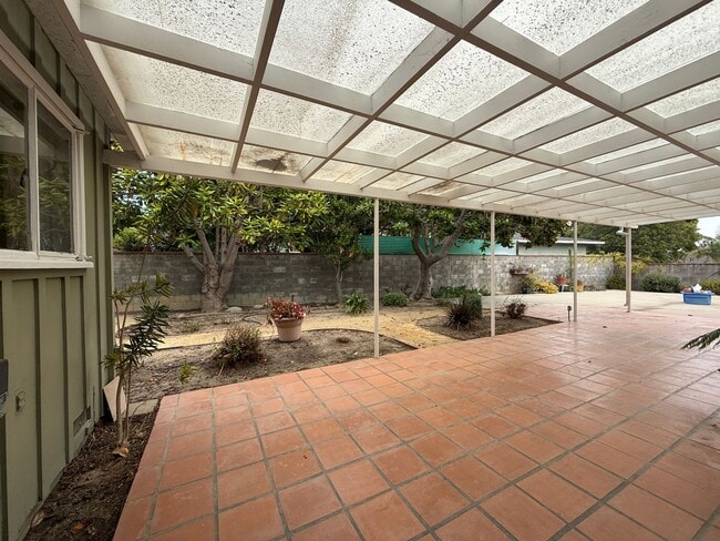 Building Photo - 1950's Ranch Style Home Above Ventura College