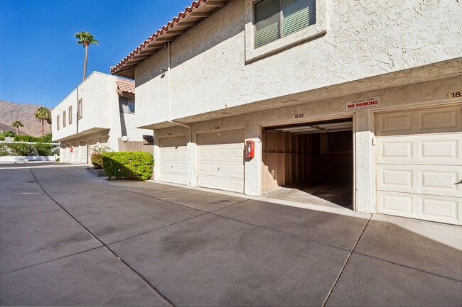 Building Photo - Casa de Oro 2 Bed/ 1.5 Bath Townhome with ...