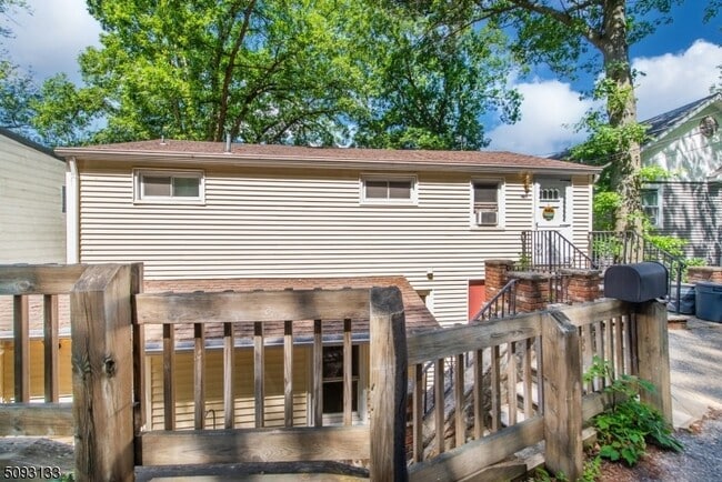 Building Photo - 21 E Shore Rd