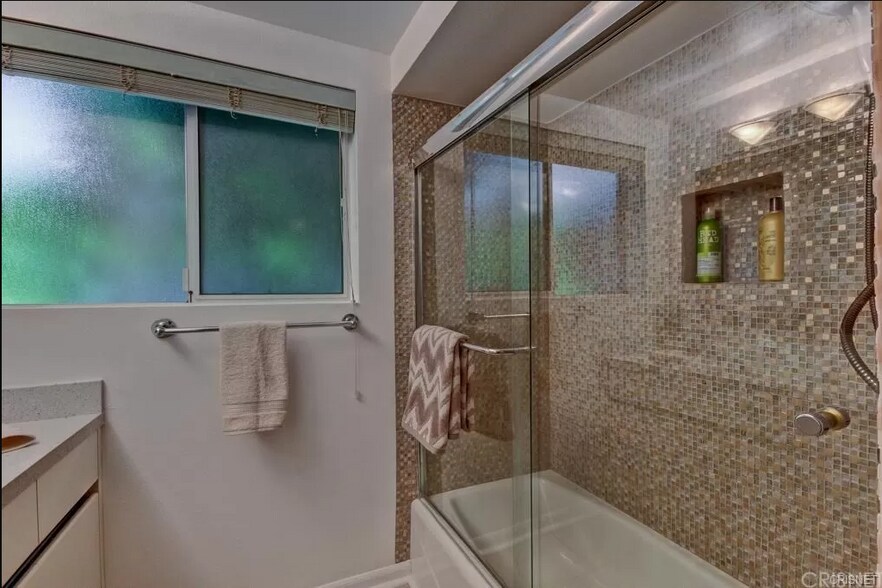 Building Photo - 4240 Fulton Ave