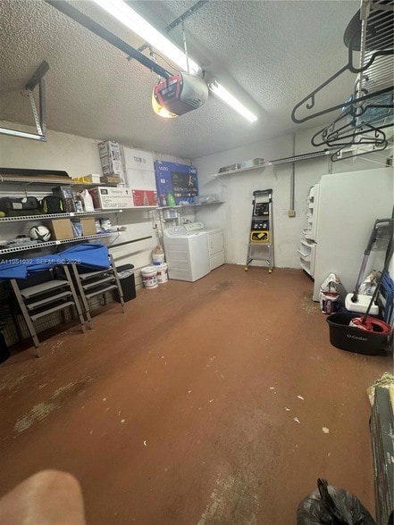 Building Photo - 5482 Lakewood Cir S