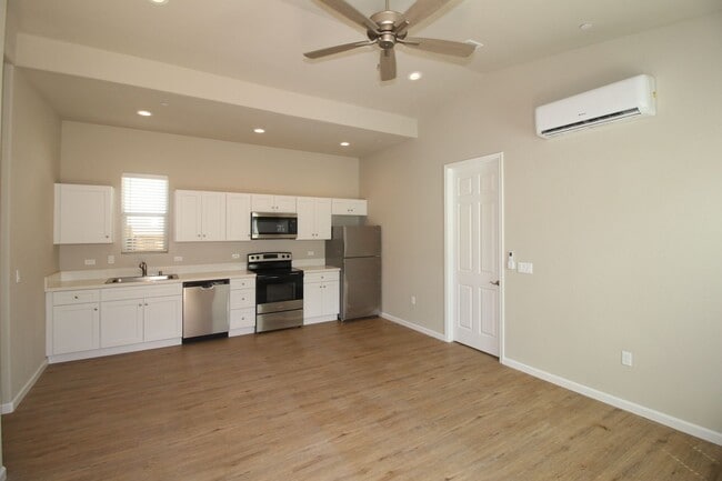 Building Photo - FOR RENT - BRAND NEW 2BED/2BATH - Clinton/Arthur - 2347\ N Arthur