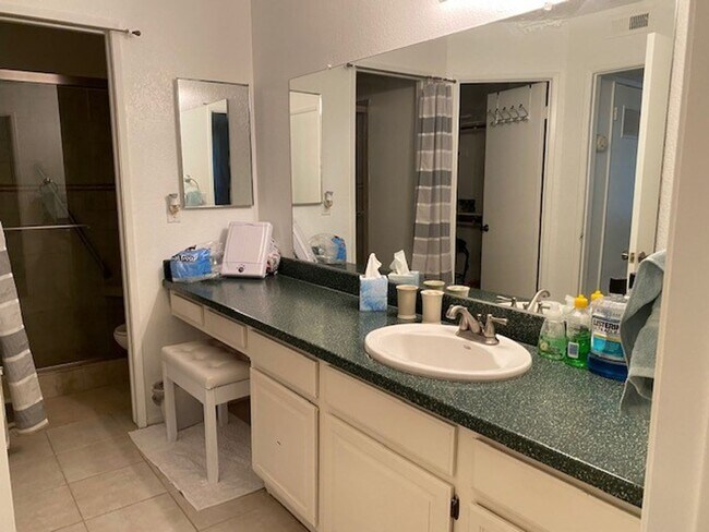 Building Photo - Winter and Summer 1BR WaterFront Vacation Condo Fully Furnished, UTILITIES INCLUDED Available 12/...