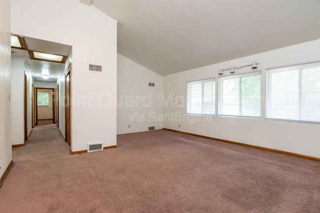 Building Photo - 1716 N Harvard Ave