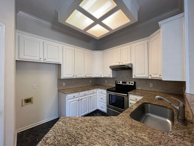 Building Photo - Great 4-Bedroom / 2-Bathroom in Midway ISD