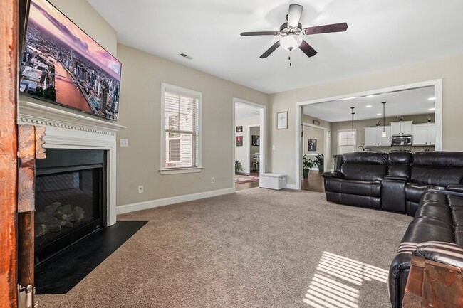 Building Photo - 501 Daylily Ct