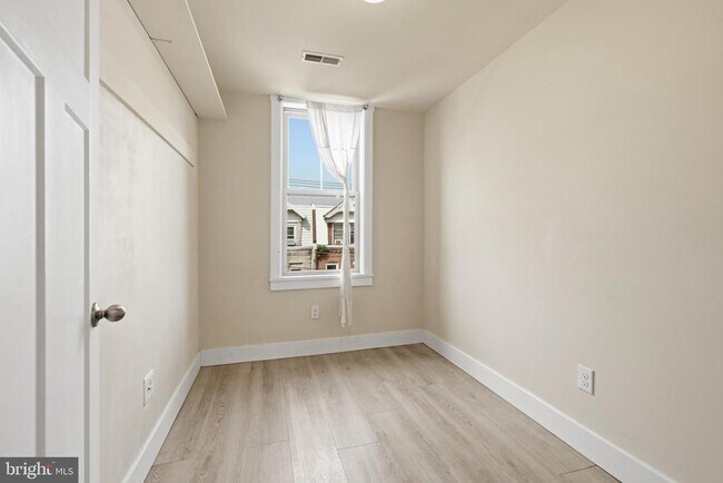 Building Photo - 651 N 33rd St