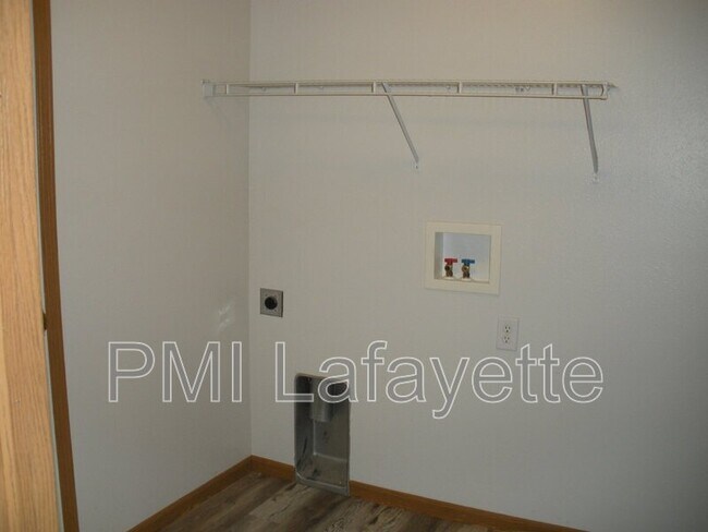 Building Photo - 2361 Maxwell Dr