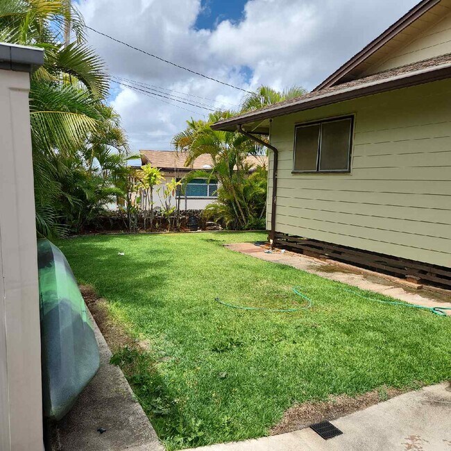 Building Photo - 1551 Kuahaka St